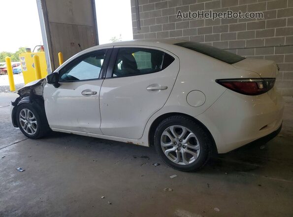 3MYDLBYV6HY152047 2017 TOYOTA YARIS White Tył lewy