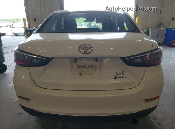 3MYDLBYV6HY152047 2017 TOYOTA YARIS White Widok z tyłu