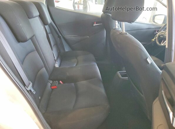 3MYDLBYV6HY152047 2017 TOYOTA YARIS White Widok tylnych siedzeń
