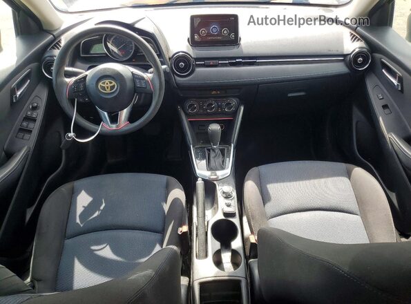 3MYDLBYV6HY169429 2017 TOYOTA YARIS Gray Вид панелі приладів