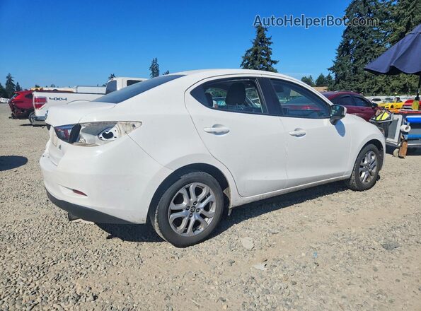 3MYDLBYV6HY175201 2017 TOYOTA YARIS White Задня права чверть