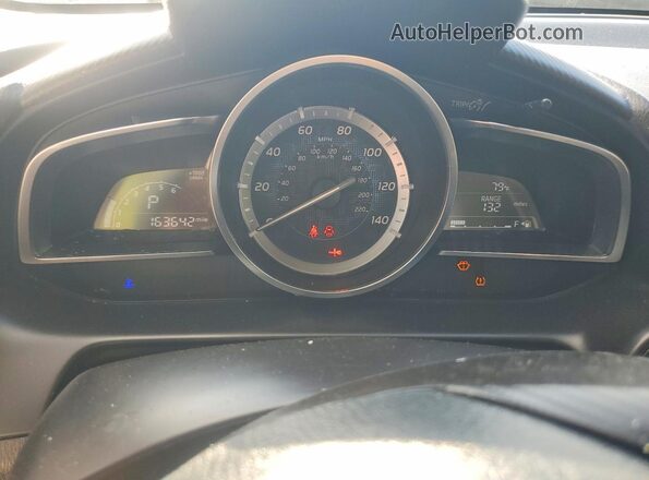3MYDLBYV6HY178096 2017 TOYOTA YARIS White ხელსაწყოთა პანელის ხედი