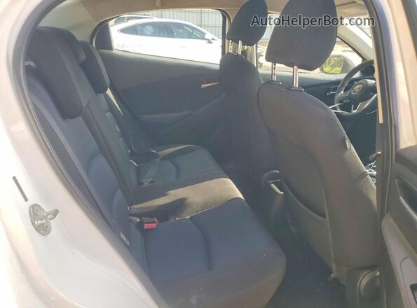 3MYDLBYV6HY178096 2017 TOYOTA YARIS White უკანა სავარძლების ხედი