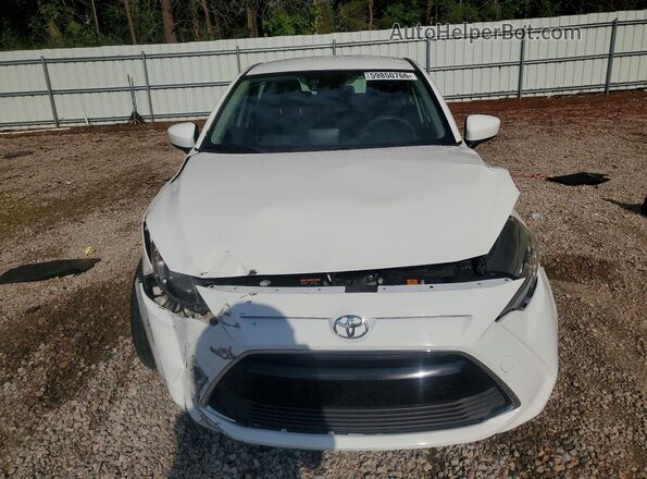 3MYDLBYV6HY178096 2017 TOYOTA YARIS White წინა ხედი