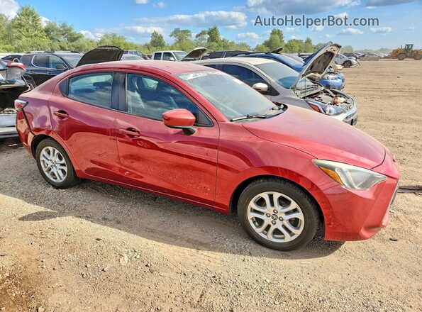 3MYDLBYV6HY182150 2017 TOYOTA YARIS Red Delantero derecho