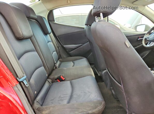3MYDLBYV6HY182150 2017 TOYOTA YARIS Red Vista de los asientos traseros