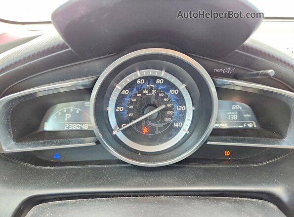 3MYDLBYV6HY182150 2017 TOYOTA YARIS Red Vista del cuadro de instrumentos