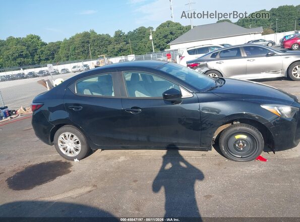 3MYDLBYV6KY502770 2019 TOYOTA YARIS Черный Вид задней части салона