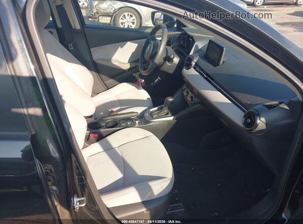 3MYDLBYV6KY502770 2019 TOYOTA YARIS Черный Вид салона спереди