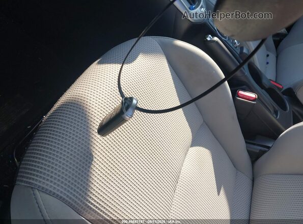 3MYDLBYV6KY502770 2019 TOYOTA YARIS Черный Вид панели приборов