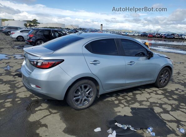 3MYDLBYV6KY503014 2019 TOYOTA YARIS Silver Задня права чверть
