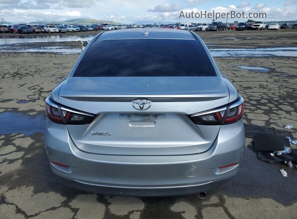 3MYDLBYV6KY503014 2019 TOYOTA YARIS Silver Вид ззаду