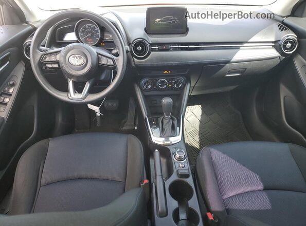 3MYDLBYV6KY503014 2019 TOYOTA YARIS Silver Вид панелі приладів