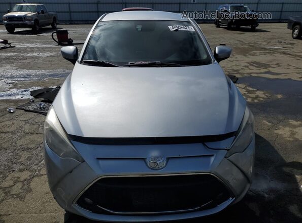 3MYDLBYV6KY503014 2019 TOYOTA YARIS Silver Вид спереду