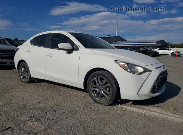 3MYDLBYV6KY503322 2019 TOYOTA YARIS White Vista interior delantera
