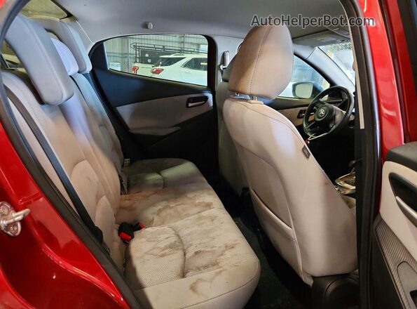 3MYDLBYV6KY512649 2019 TOYOTA YARIS Red Vista de los asientos traseros