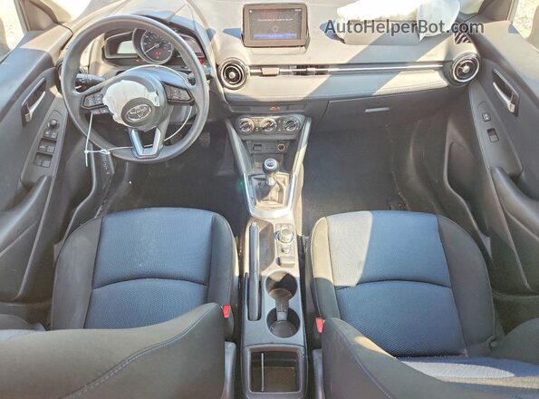 3MYDLBYV6KY519763 2019 TOYOTA YARIS Red Առջևի վահանակի տեսք
