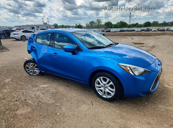 3MYDLBYV7HY148962 2017 TOYOTA YARIS Blue Front right