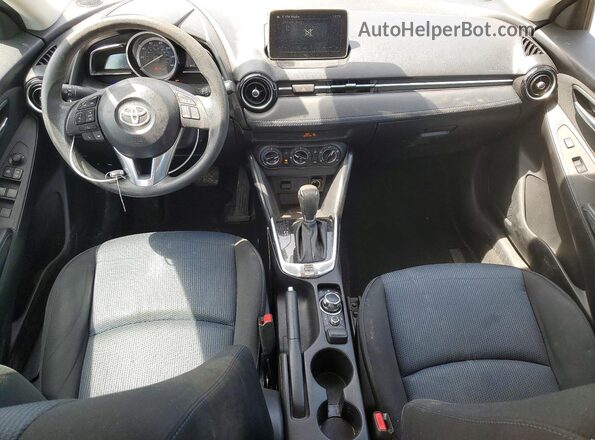 3MYDLBYV7HY148962 2017 TOYOTA YARIS Blue Dashboard view