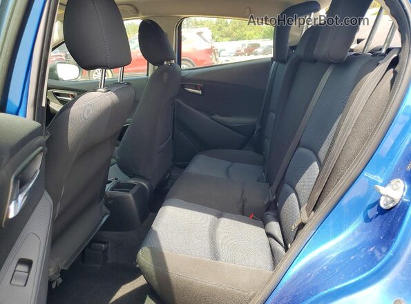 3MYDLBYV7HY148962 2017 TOYOTA YARIS Blue Rear seats view