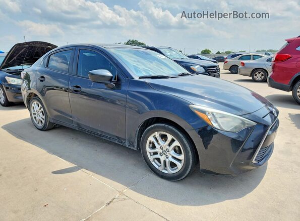 3MYDLBYV7HY166992 2017 TOYOTA YARIS Черный Передняя правая четверть