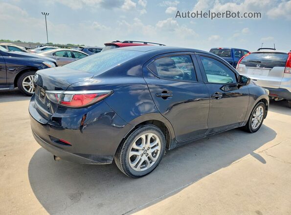 3MYDLBYV7HY166992 2017 TOYOTA YARIS Черный Задняя правая четверть