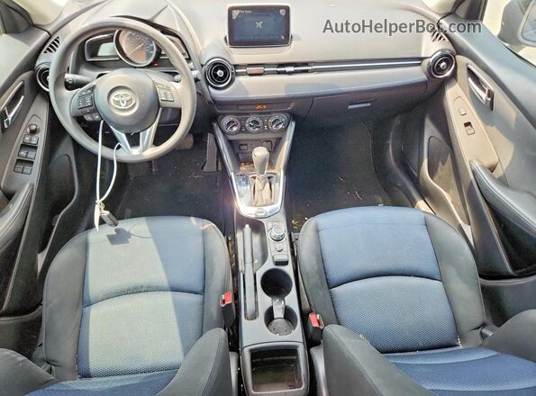 3MYDLBYV7HY166992 2017 TOYOTA YARIS Черный Вид панели приборов