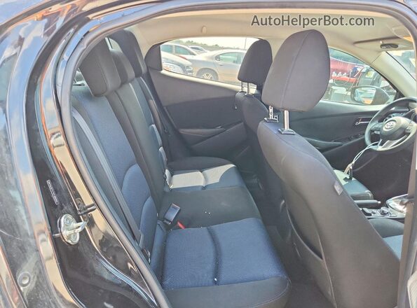 3MYDLBYV7HY166992 2017 TOYOTA YARIS Черный Вид задних сидений