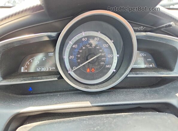 3MYDLBYV7HY166992 2017 TOYOTA YARIS Черный Вид щитка приборов