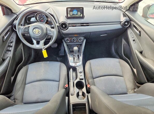 3MYDLBYV7HY176762 2017 TOYOTA YARIS Red Dashboard view