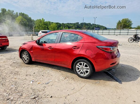 3MYDLBYV7HY176762 2017 TOYOTA YARIS Red Rear left