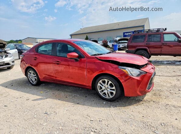 3MYDLBYV7HY176762 2017 TOYOTA YARIS Red Front right
