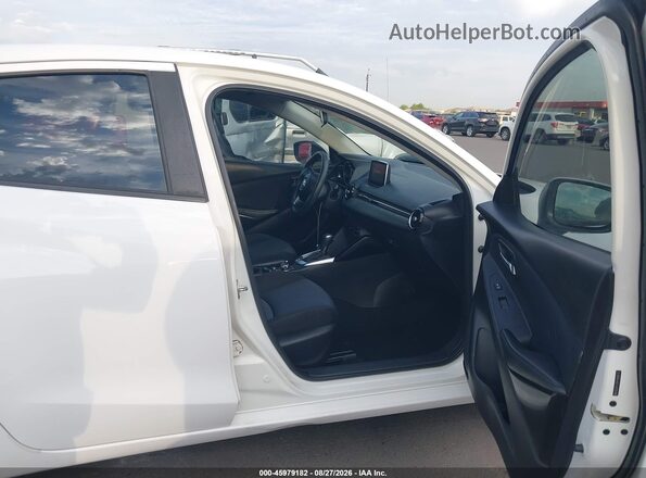 3MYDLBYV7HY189673 2017 TOYOTA YARIS IA White Вид салону спереду