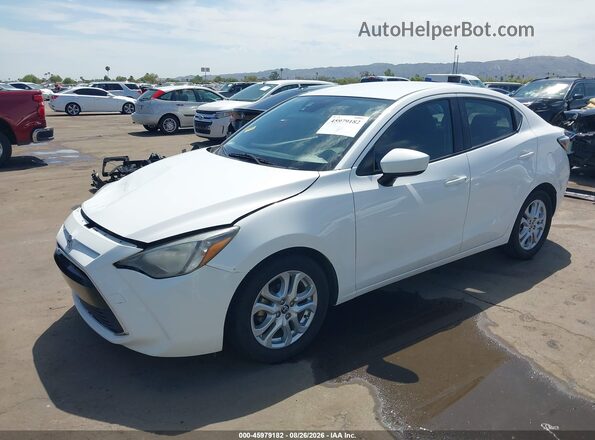 3MYDLBYV7HY189673 2017 TOYOTA YARIS IA White Передня ліва чверть