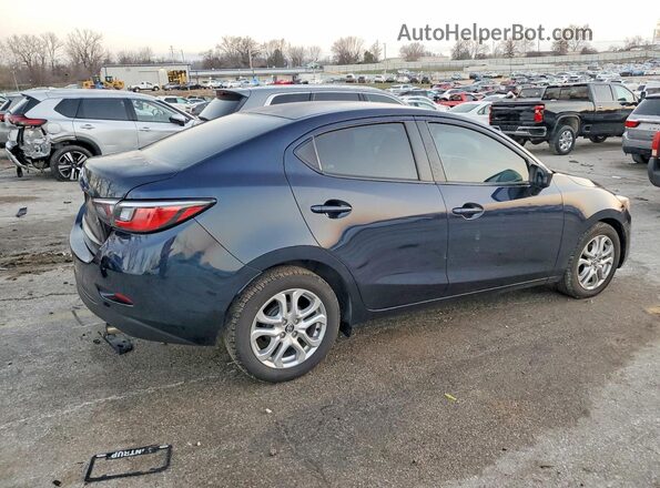 3MYDLBYV7JY328156 2018 TOYOTA YARIS Синий Задняя правая четверть