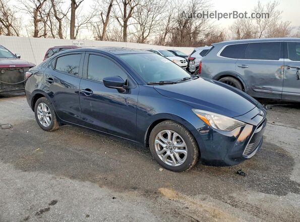 3MYDLBYV7JY328156 2018 TOYOTA YARIS Синий Передняя правая четверть