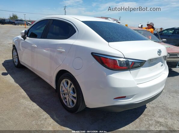 3MYDLBYV7JY329016 2018 TOYOTA YARIS IA Белый Задняя левая четверть