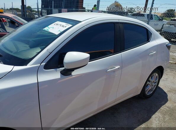 3MYDLBYV7JY329016 2018 TOYOTA YARIS IA Белый Панорамный вид салона 360°