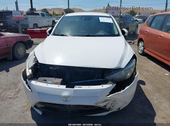 3MYDLBYV7JY329016 2018 TOYOTA YARIS IA Белый Вид щитка приборов