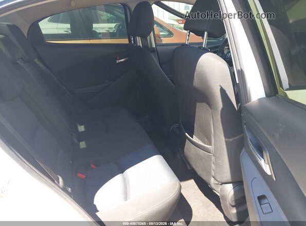 3MYDLBYV7JY329016 2018 TOYOTA YARIS IA Белый Вид наклейки с VIN-кодом