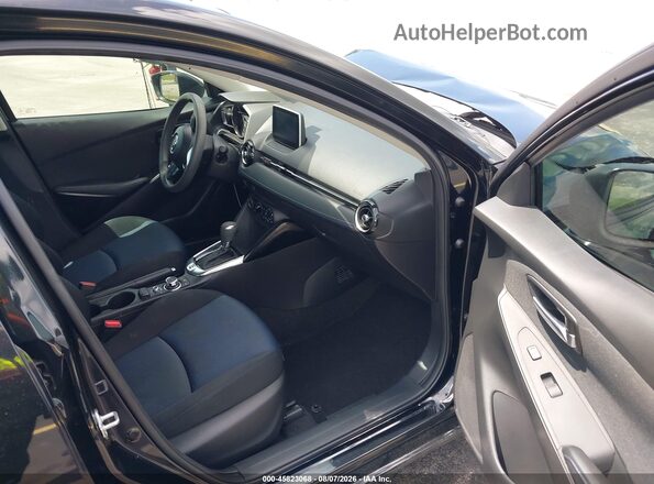 3MYDLBYV8HY156455 2017 TOYOTA YARIS IA Black Widok wnętrza z przodu
