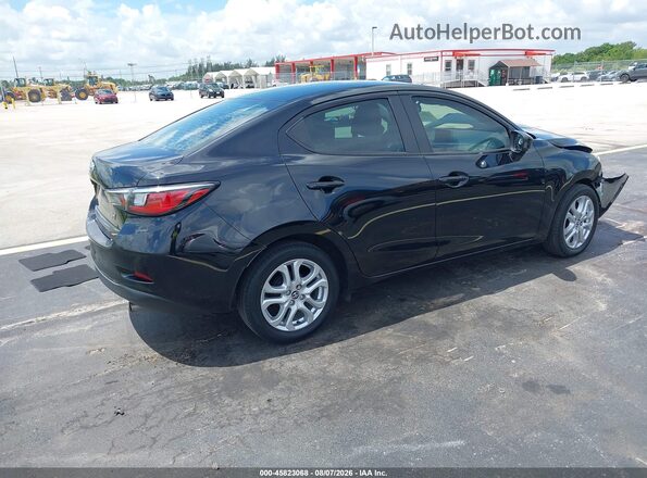 3MYDLBYV8HY156455 2017 TOYOTA YARIS IA Black Tył prawy