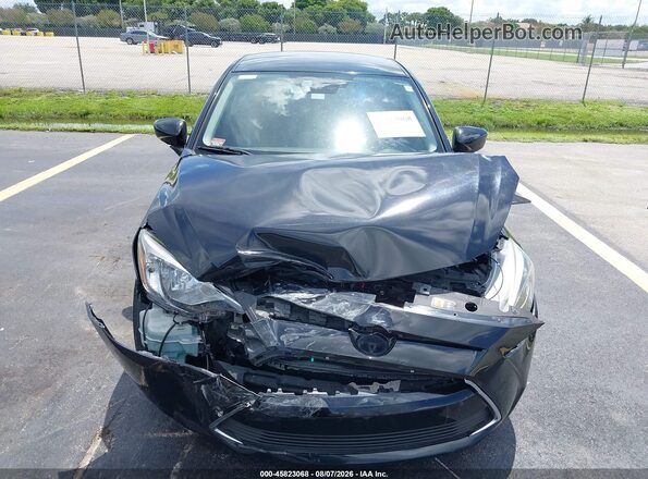 3MYDLBYV8HY156455 2017 TOYOTA YARIS IA Black Widok zestawu wskaźników