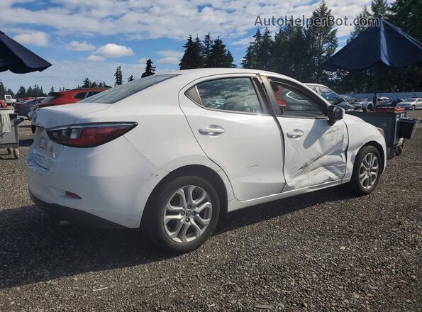 3MYDLBYV8HY162420 2017 TOYOTA YARIS White Задня права чверть