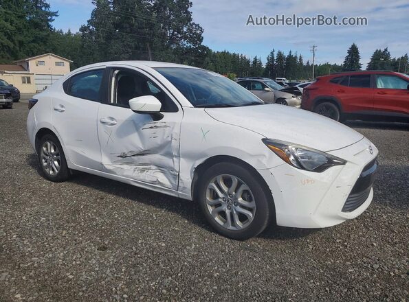 3MYDLBYV8HY162420 2017 TOYOTA YARIS White Передня права чверть