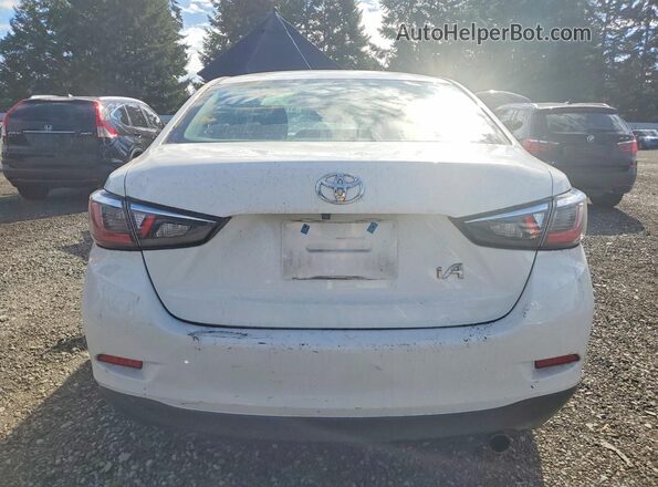 3MYDLBYV8HY162420 2017 TOYOTA YARIS White Вид ззаду