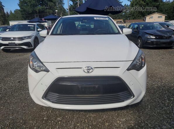 3MYDLBYV8HY162420 2017 TOYOTA YARIS White Вид спереду