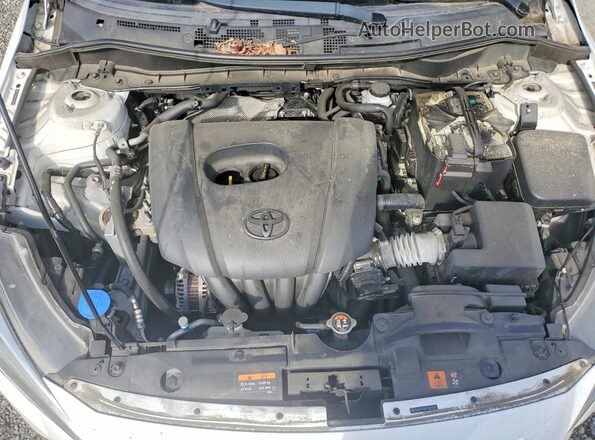 3MYDLBYV8HY162420 2017 TOYOTA YARIS White Вид задньої частини салону