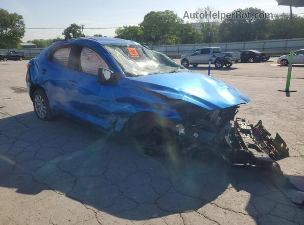 3MYDLBYV8HY165995 2017 TOYOTA YARIS Blue Передня права чверть