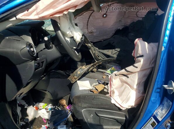 3MYDLBYV8HY165995 2017 TOYOTA YARIS Blue Вид салону спереду